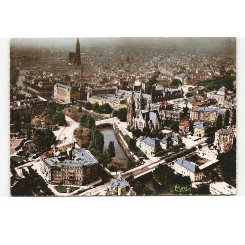 STRASBOURG: l'Iil, l'église saint-paul et la cathédrale vue aérienne 10X15 - très bon état