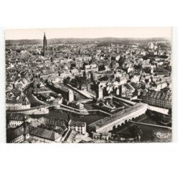 STRASBOURG: ponts converts et la cathédrale vue aérienne 10X15 - très bon état