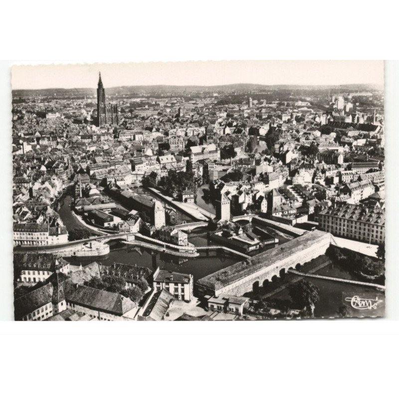 STRASBOURG: ponts converts et la cathédrale vue aérienne 10X15 - très bon état