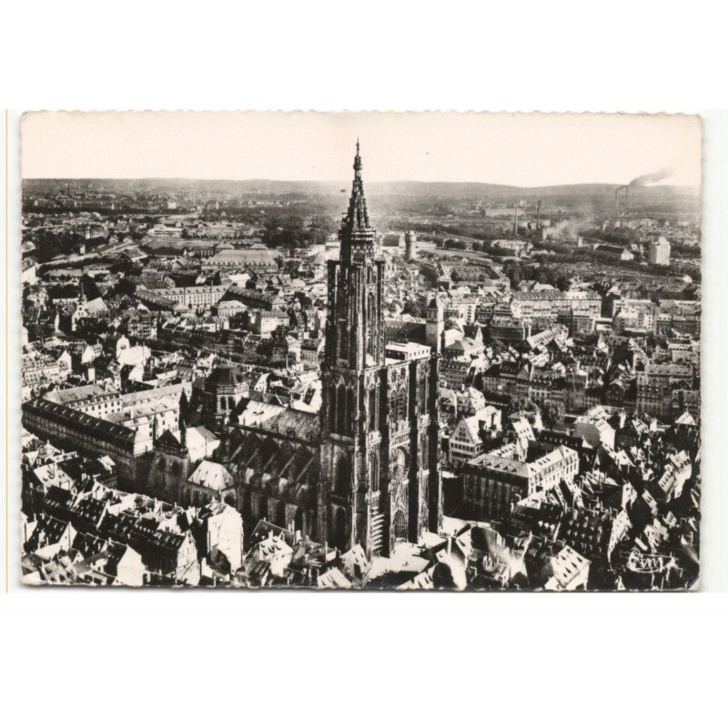 STRASBOURG: la cathédrale vue aérienne 10X15 - très bon état