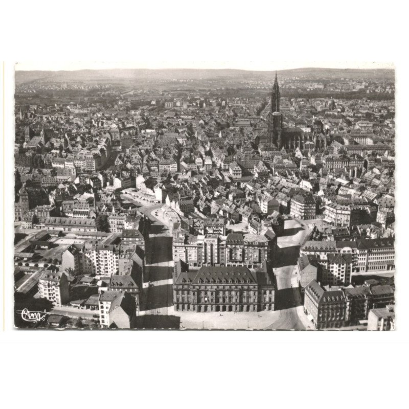 STRASBOURG: de la bourse et la cathédrale vue aérienne 10X15 - très bon état