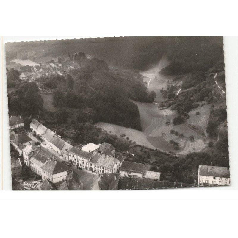 LA PETITE-PIERRE: le château vue aérienne 10X15 - très bon état