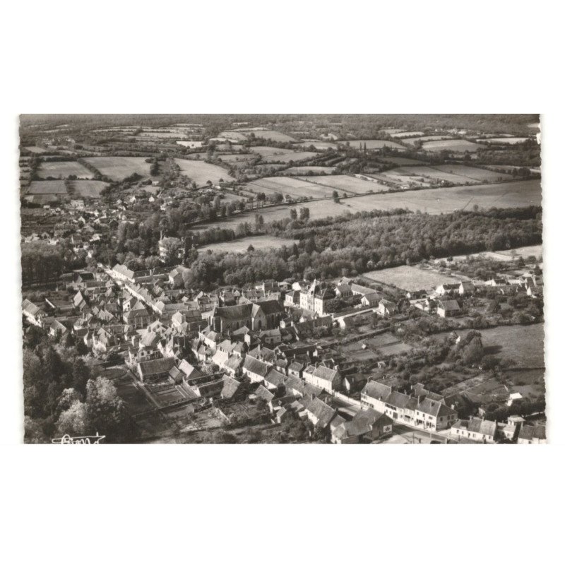 SAINT-AMAND-en-PUISAYE: vue générale vue aérienne 10x15 - très bon état