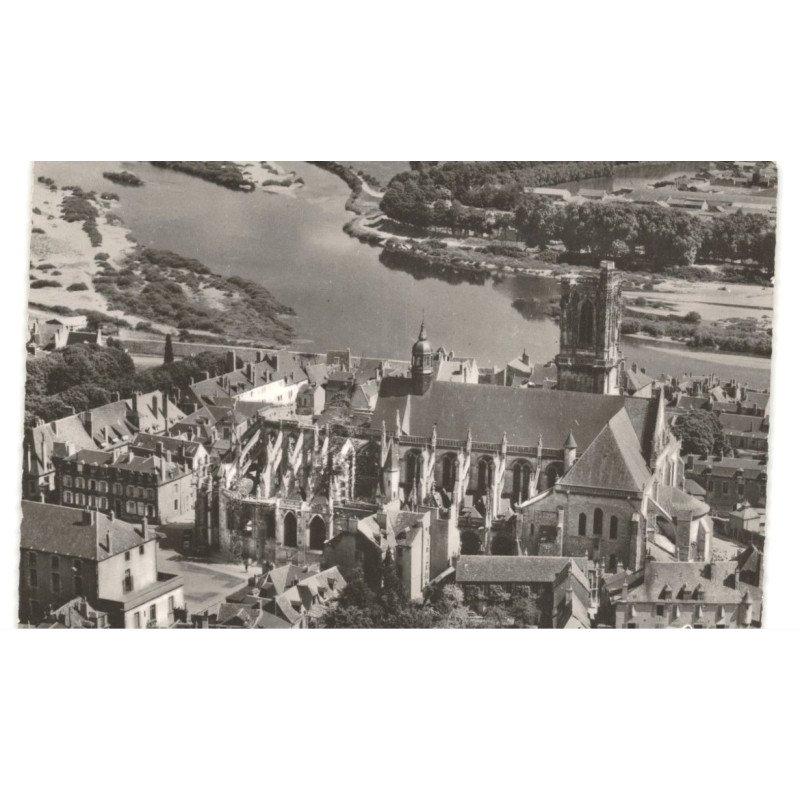 NEVERS: cathédrale et panorama sur la loire vue aérienne 10x15 - très bon état