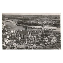 NEVERS: la cathédrale et vallée de la loire vue aérienne 10x15 - très bon état (timbre arraché)