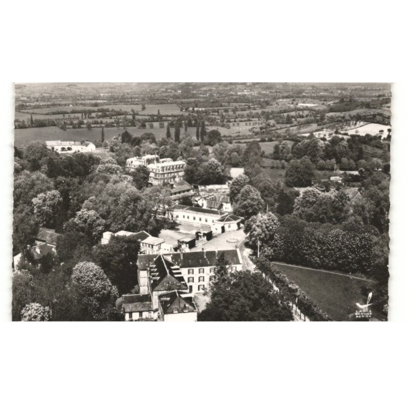 POUGUES-les-EAUX: le casino le splendide et le relais bleu vue aérienne 10x15 - très bon état