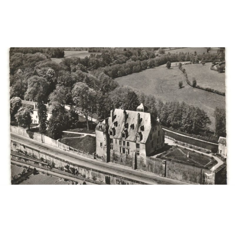 CHATILLON-en-BAZOIS: le château XIVe siècle et son parc vue aérienne 10x15 - état
