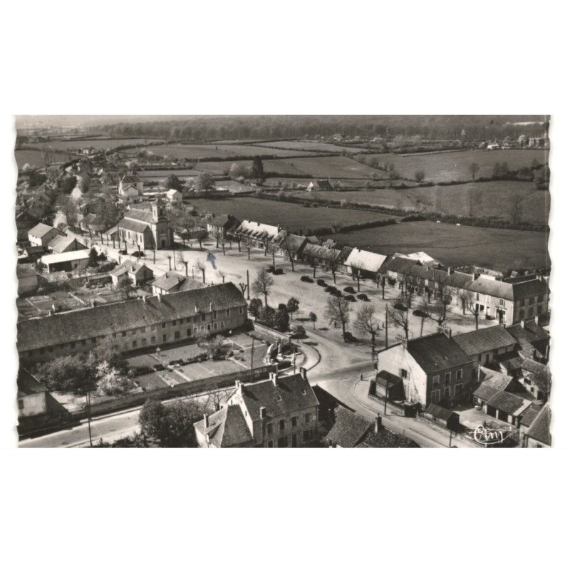 FOURS: la place pouyat vue aérienne 10x15 - très bon état