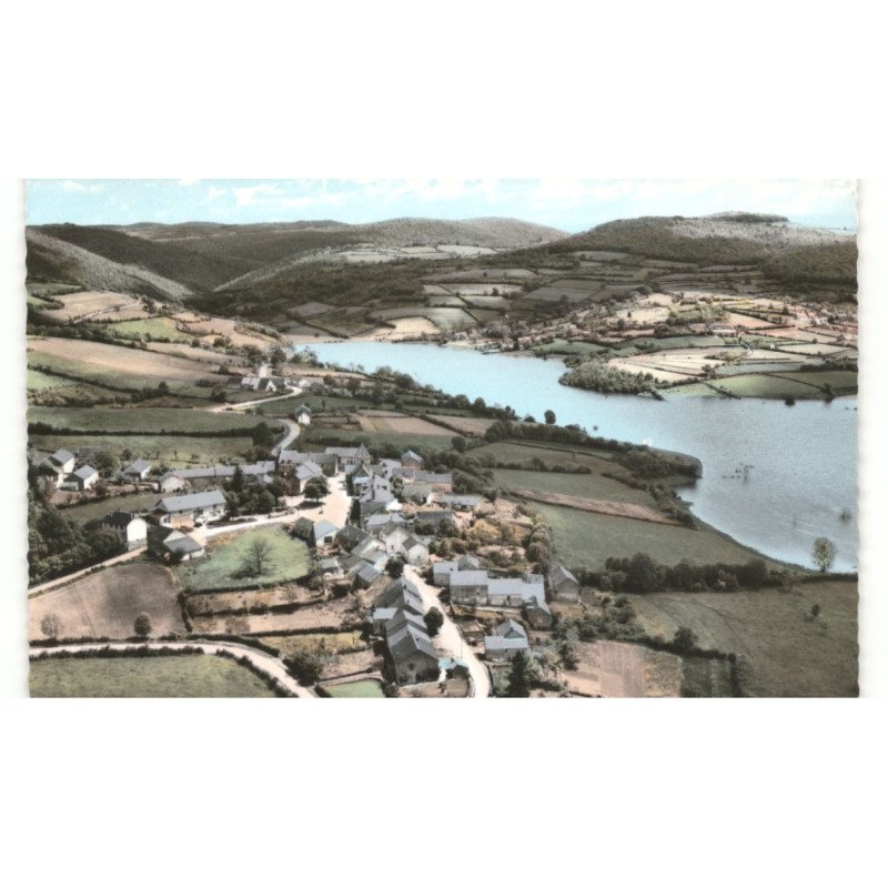 CHAUMARD: le village et le lac de pannecière vue aérienne 10x15 - très bon état