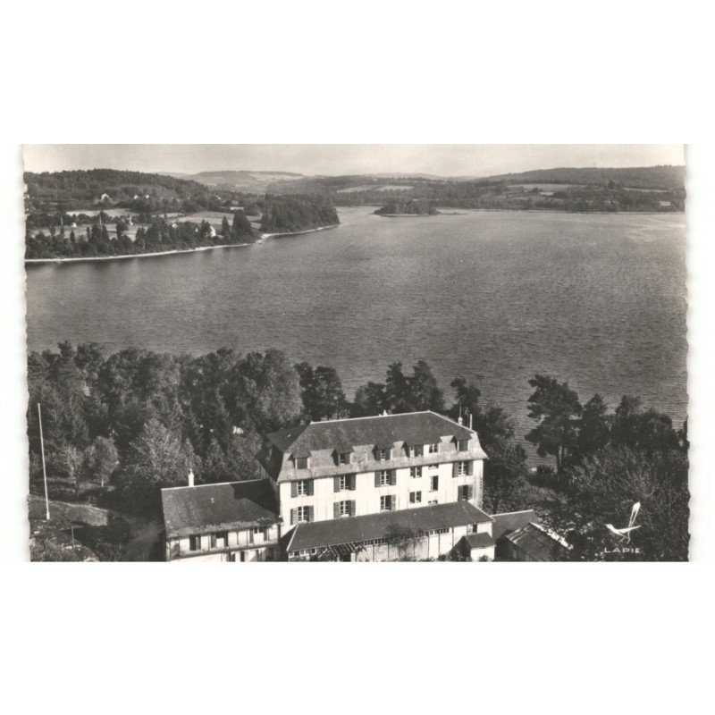 LAC DES SETTONS: colonie de vacances du beau rivage E.D.F. G.D.F. vue aérienne 10x15 - très bon état