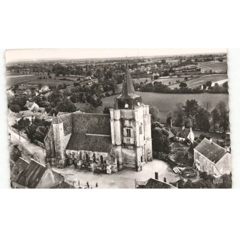 SUILLY-la-TOUR: l'église gothique datant du XVIe siècle vue aérienne 10x15 - très bon état