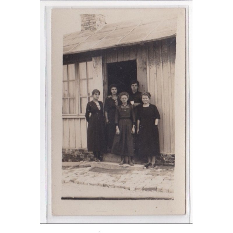 LIEVIN : personnages - tres bon etat