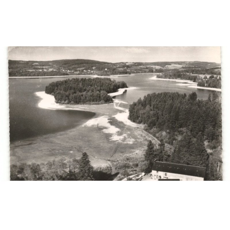 LES SETTONS: les iles le lac a une superficie de 360ha vue aérienne 10x15 - très bon état