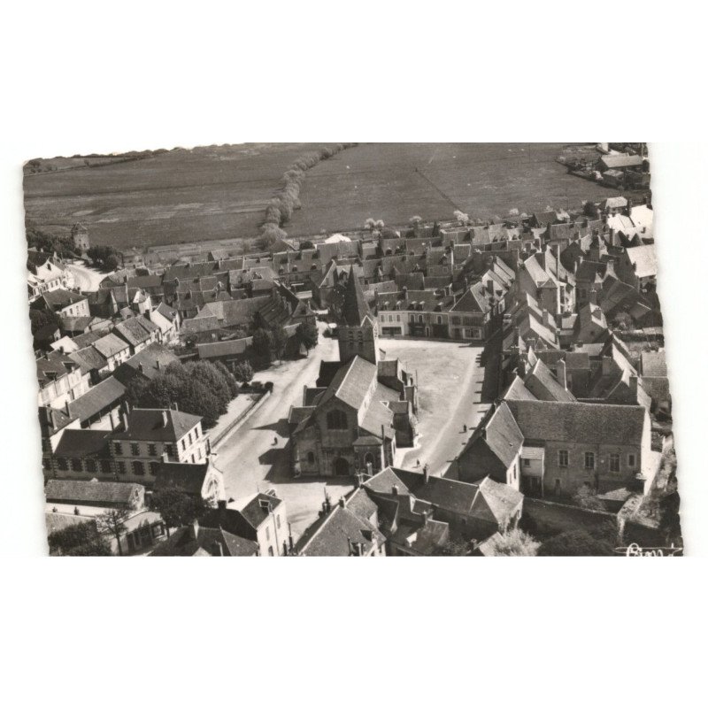 SAINT-PIERRE-le-MOUTIER: l'église vue aérienne 10x15 - très bon état