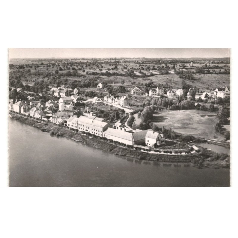NEUVY-sur-LOIRE: quai de la loire et la cartonnerie vue aérienne 10x15 - très bon état