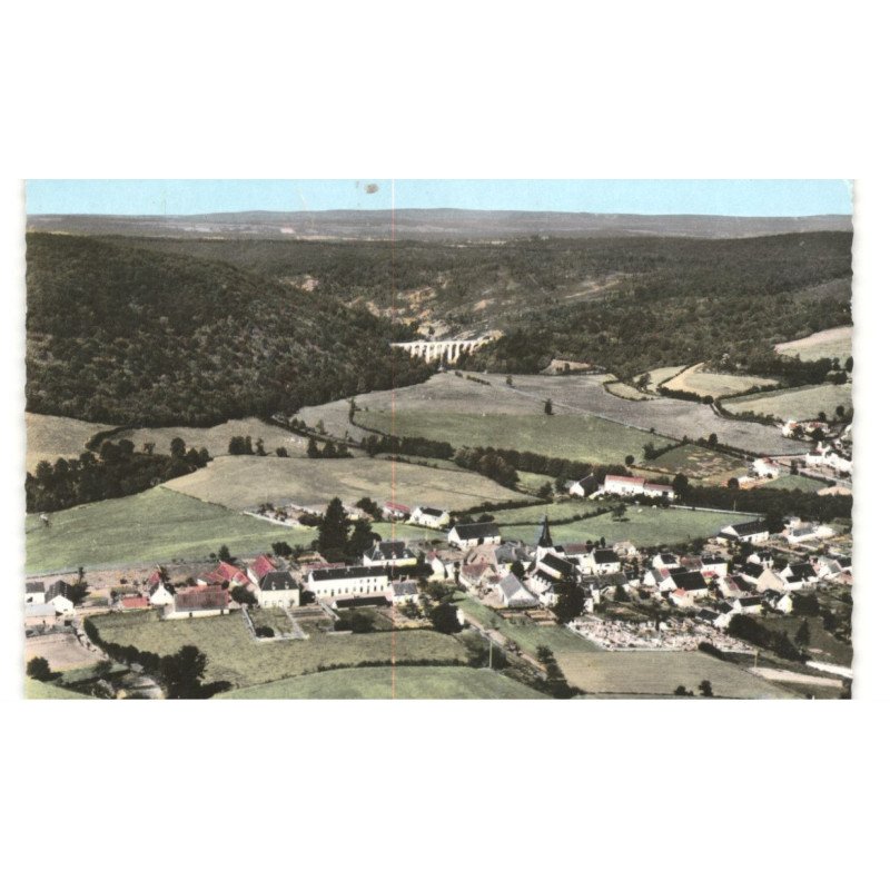 MONTREUILLON: le bourg vue aérienne 10x15 - très bon état