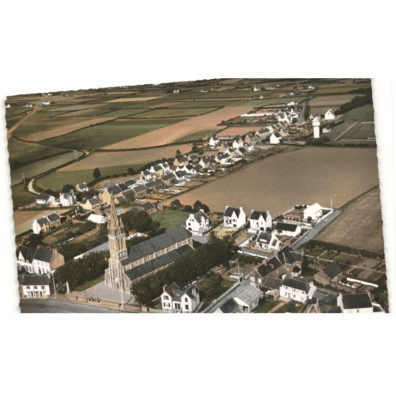 TAULE: le centre et les nouvelles maisons vers le château d'eau vue aérienne 10x15 - très bon état