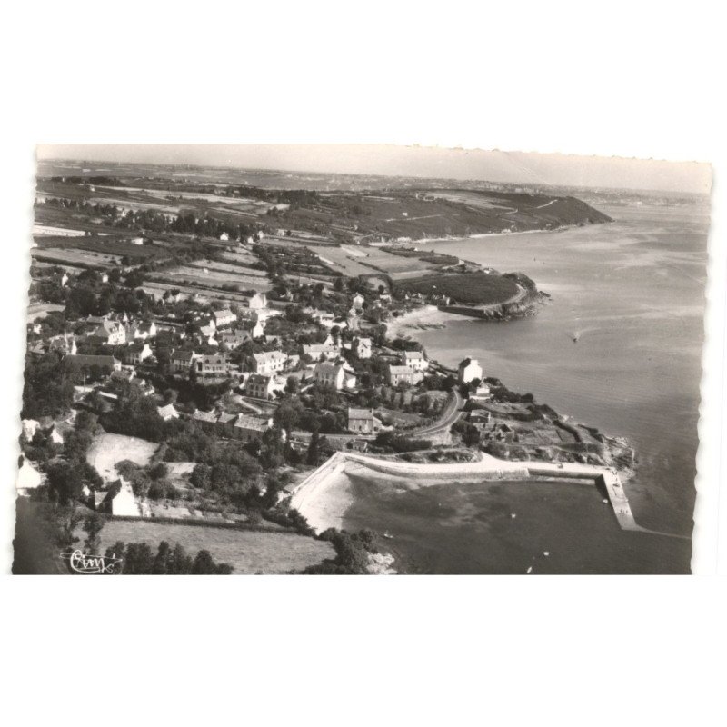 ROSCANVEL: vue générale du bourg son port et la pointe des espagnols vue aérienne 10x15 - état