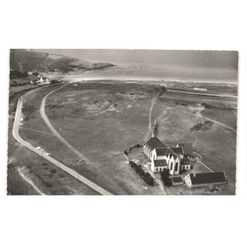 SAINTE-ANNE-le-PALAUD: l'église vers la plage de sainte-anne-la-palud vue aérienne 10x15 - très bon état