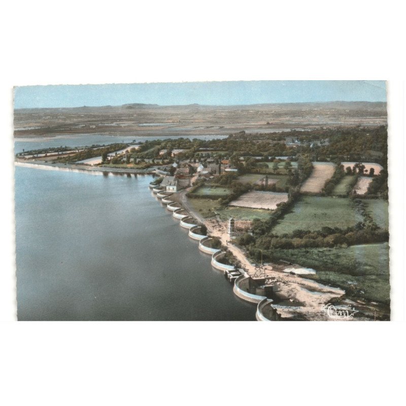 BRENNILIS: le barrage vue aérienne 10x15 - très bon état