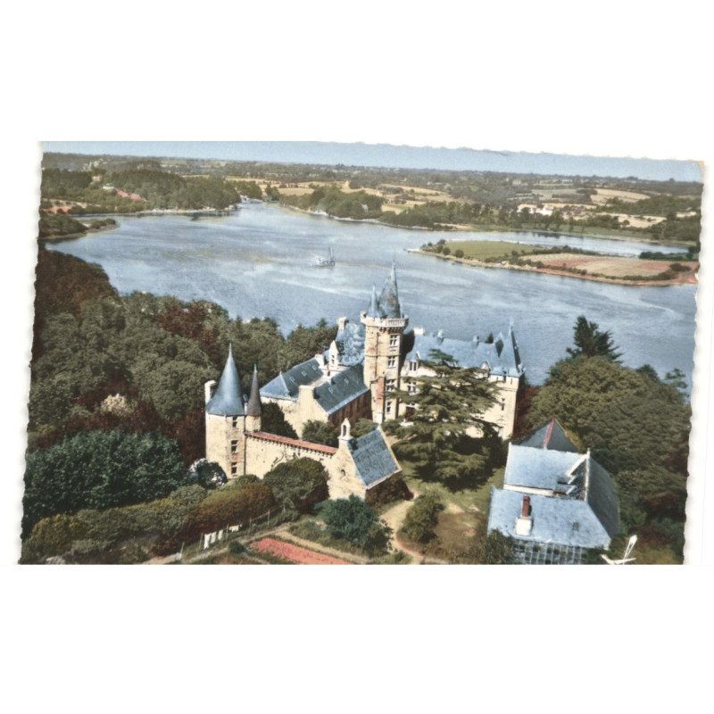 HENAN: château de henan des XVe et XVI siècles avec donjon hexagonal vue aérienne 10x15 - état
