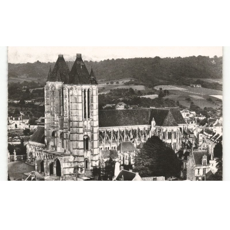 NOYON: la cathédrale vue aérienne 10x15 - très bon état