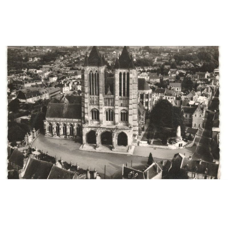 NOYON: la cathédrale vue aérienne 10x15 - très bon état