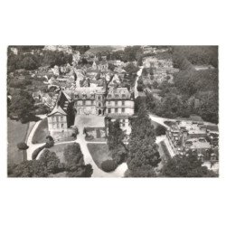 MELLO: le château la cour d'honneur vue aérienne 10x15 - très bon état