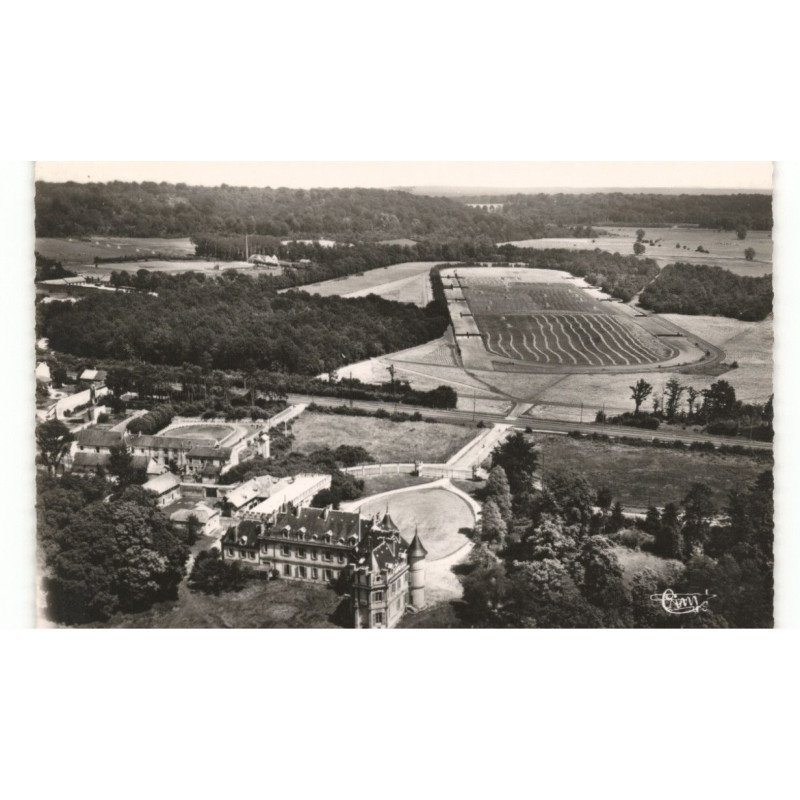 LAMORLAYE: le château et la piste d'entrainement: vue aérienne 10x15 - très bon état
