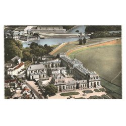 CHANTILLY: les ecuries et le château vue aérienne 10x15 -  très bon état