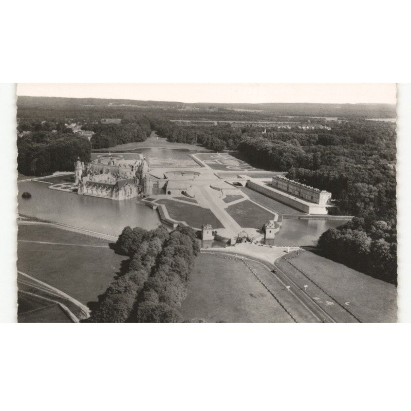 CHANTILLY: le château et le parc vue générale: vue aérienne 10x15 - très bon état