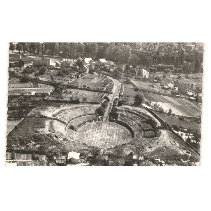 SENLIS: les arènes gallo-romaines vue aérienne 10x15 - très bon état