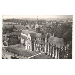 SAINT-GERMER-de-FLY: l'église abbatiale XIe siècle la sainte chapelle XIIIe siècle vue aérienne 10x15 - très bon état