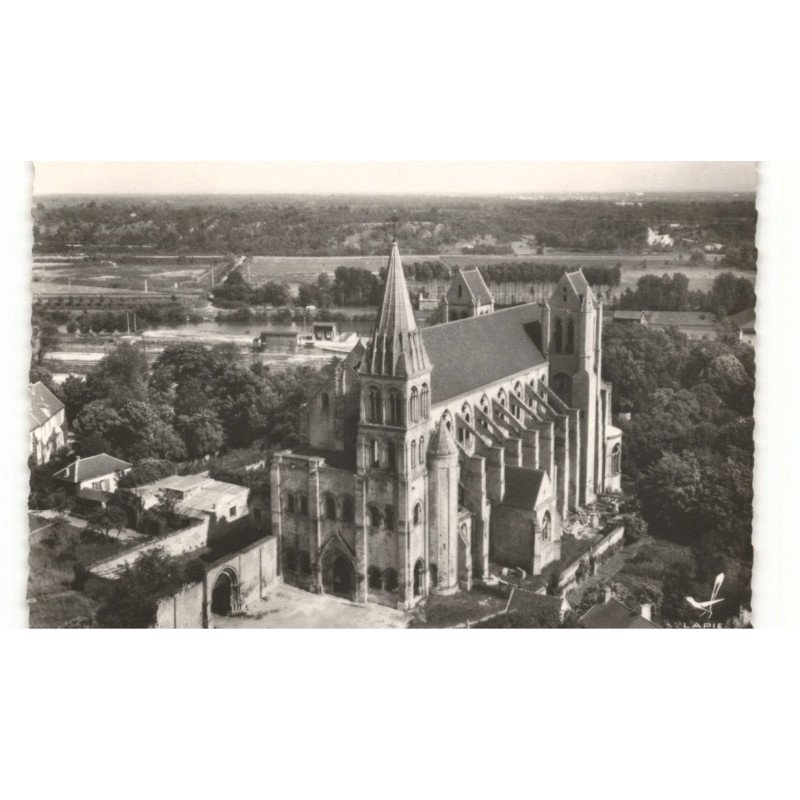 SAINT-LEU-D'ESSERENT: l'église gothique XIIe siècle vue aérienne 10x15 - très bon état