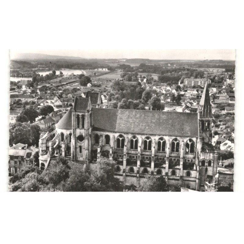 SAINT-LEU-D'ESSERENT: l'abbatiale du XIIe siècle côté nord-ouest vue aérienne 10x15 - très bon état