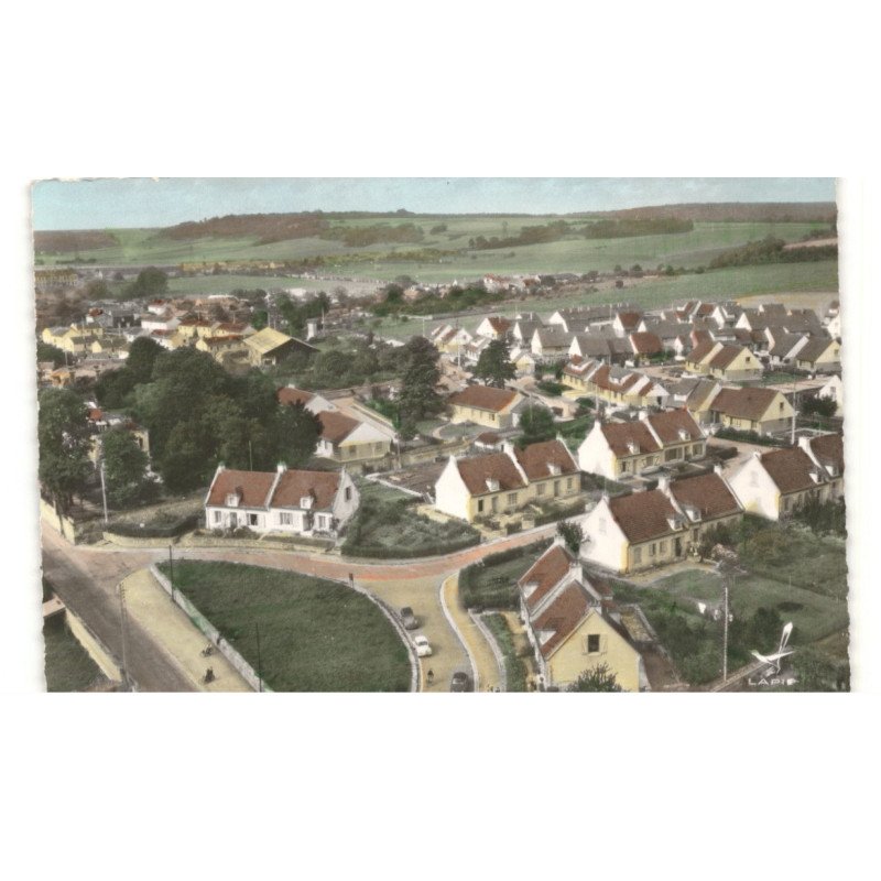 SAINT-LEU-D'ESSERENT: l'abbatiale du XIIe siècle côté nord-ouest vue aérienne 10x15 - très bon état