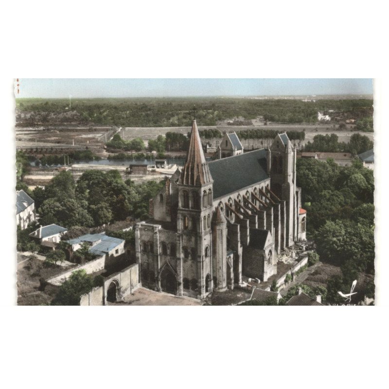 SAINT-LEU-D'ESSERENT: l'église gothique XIIe siècle vue aérienne 10x15 - très bon état