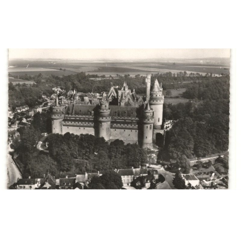 PIERREFONDS: le château vue aérienne 10x15 - très bon état