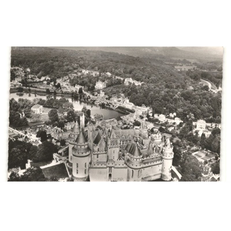 PIERREFONDS: vue d'ensemble et le château vue aérienne 10x15 - très bon état