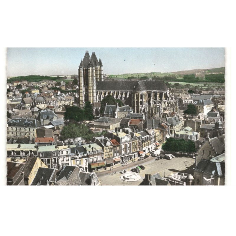 NOYON: la cathédrale et place de l'hôtel de ville vue aérienne 10x15 - très bon état