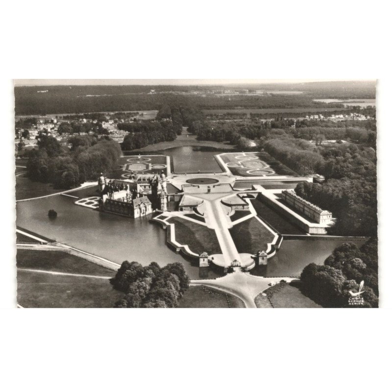 CHANTILLY: le château la grille d'honneur vue aérienne 10x15 - très bon état