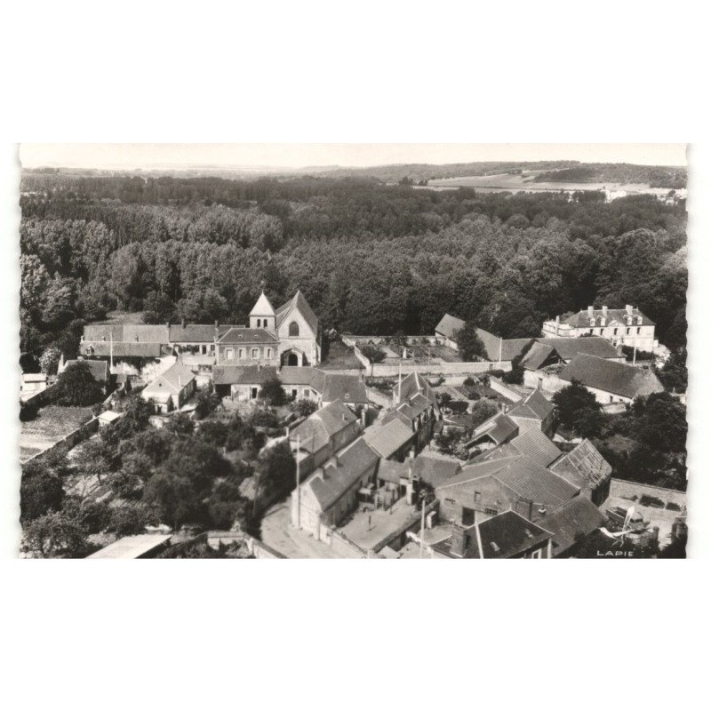BERTHECOURT: l'église vue aérienne 10x15 - très bon état