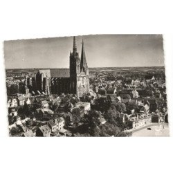 CHARTRES: la cathédrale et vue générale vue aérienne 10x15 - très bon état