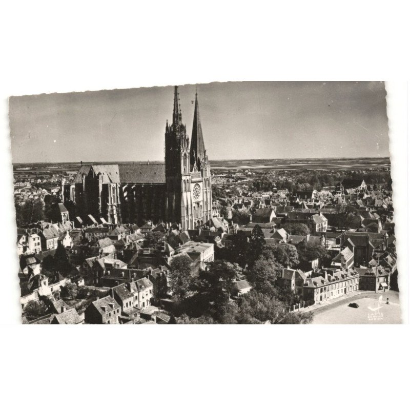 CHARTRES: la cathédrale et vue générale vue aérienne 10x15 - très bon état