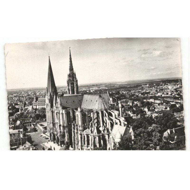 CHARTRES: la cathédrale vue aérienne 10x15 - très bon état