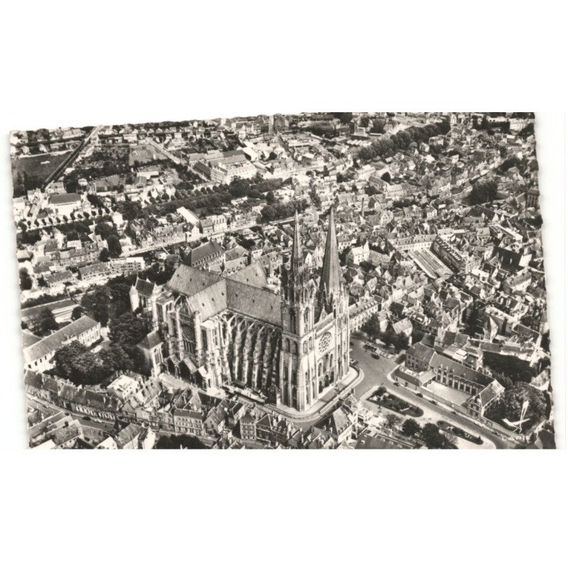 CHARTRES: la cathédrale vue aérienne 10x15 - très bon état