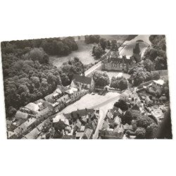 MAINTENON: la place aristide briand et le château vue aérienne 10x15 - très bon état
