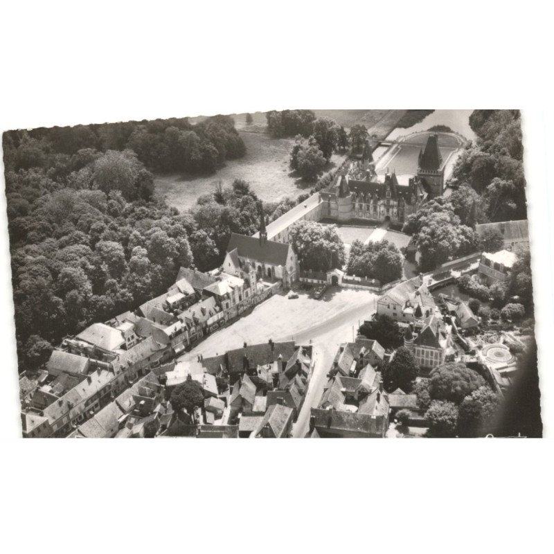 MAINTENON: la place aristide briand et le château vue aérienne 10x15 - très bon état