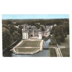 MAINTENON: le château, entouré par l'eure est relié par une galerie à l'église vue aérienne 10x15 - très bon état