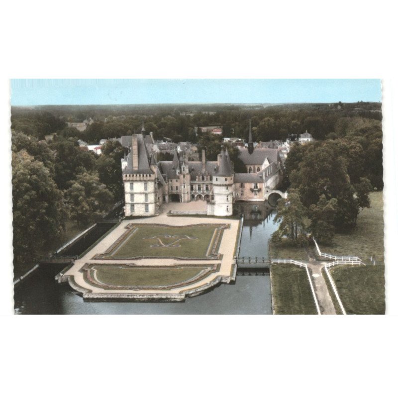 MAINTENON: le château, entouré par l'eure est relié par une galerie à l'église vue aérienne 10x15 - très bon état
